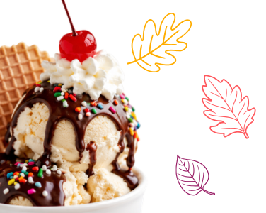 Un bol de glace avec du sirop et des vermicelles en sucre. 