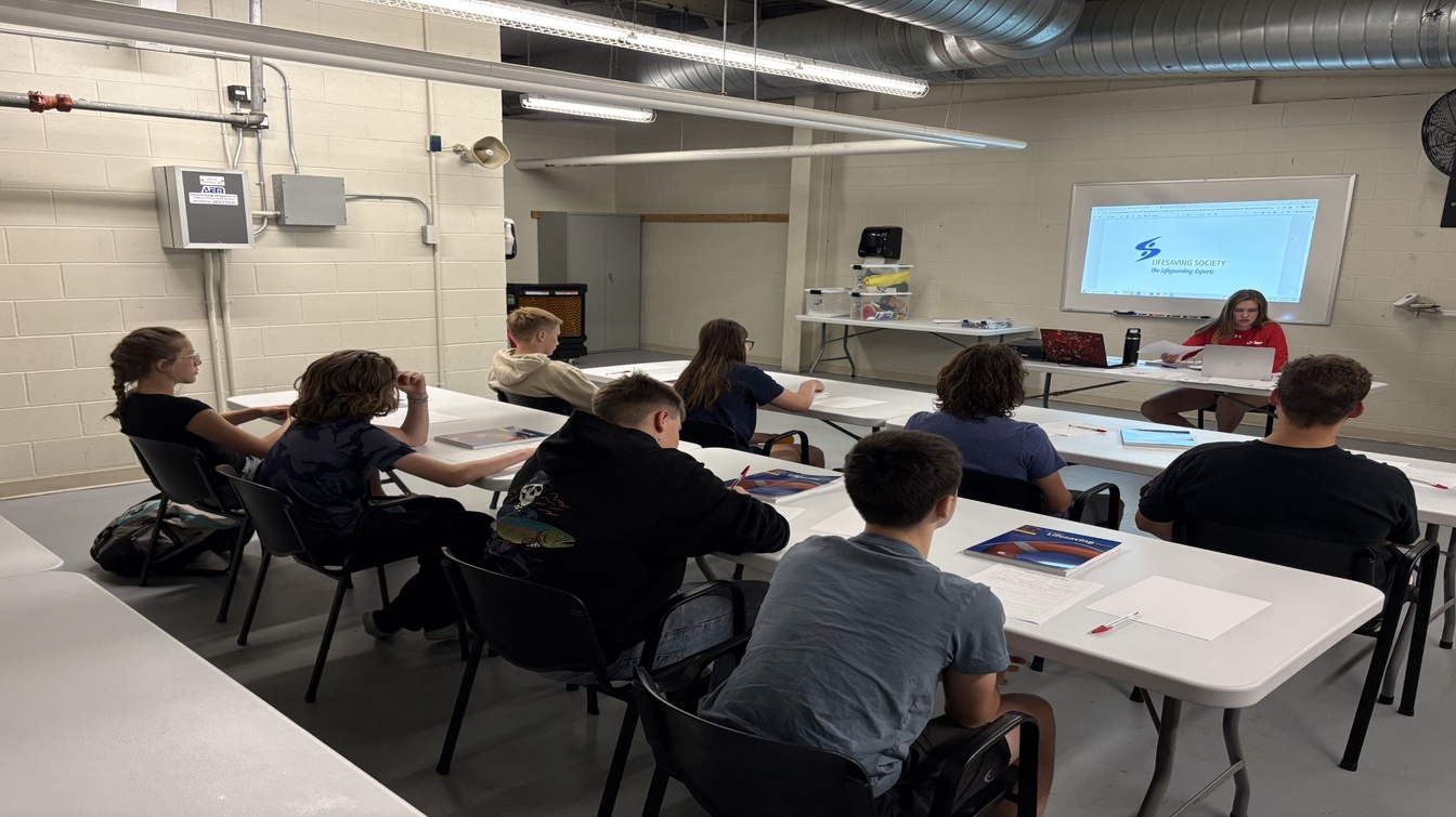 Des élèves participant à un cours