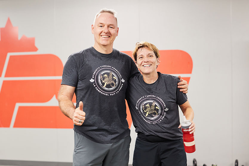 deux membres des FAC souriants