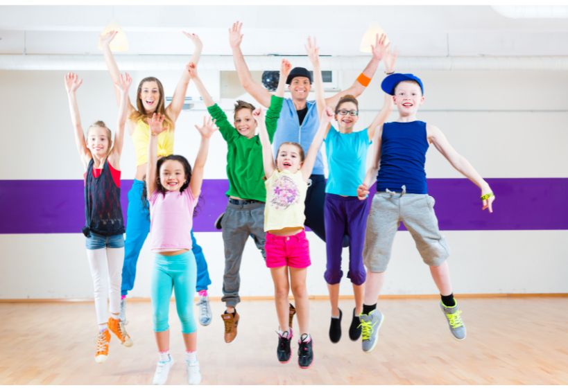 Enfants qui sautent