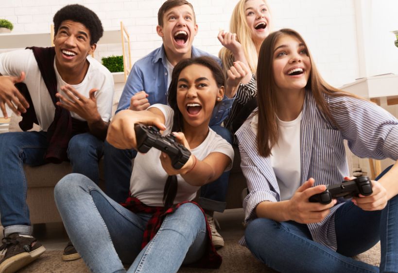 Adolescents jouant à des jeux vidéo