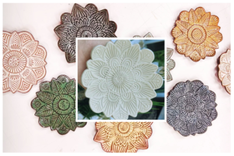 Personne qui roule de l'argile