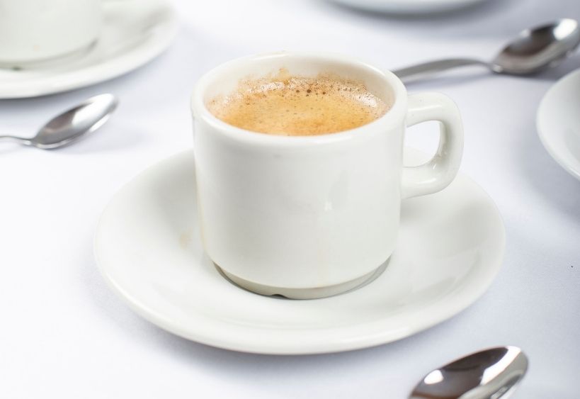 une tasse de café