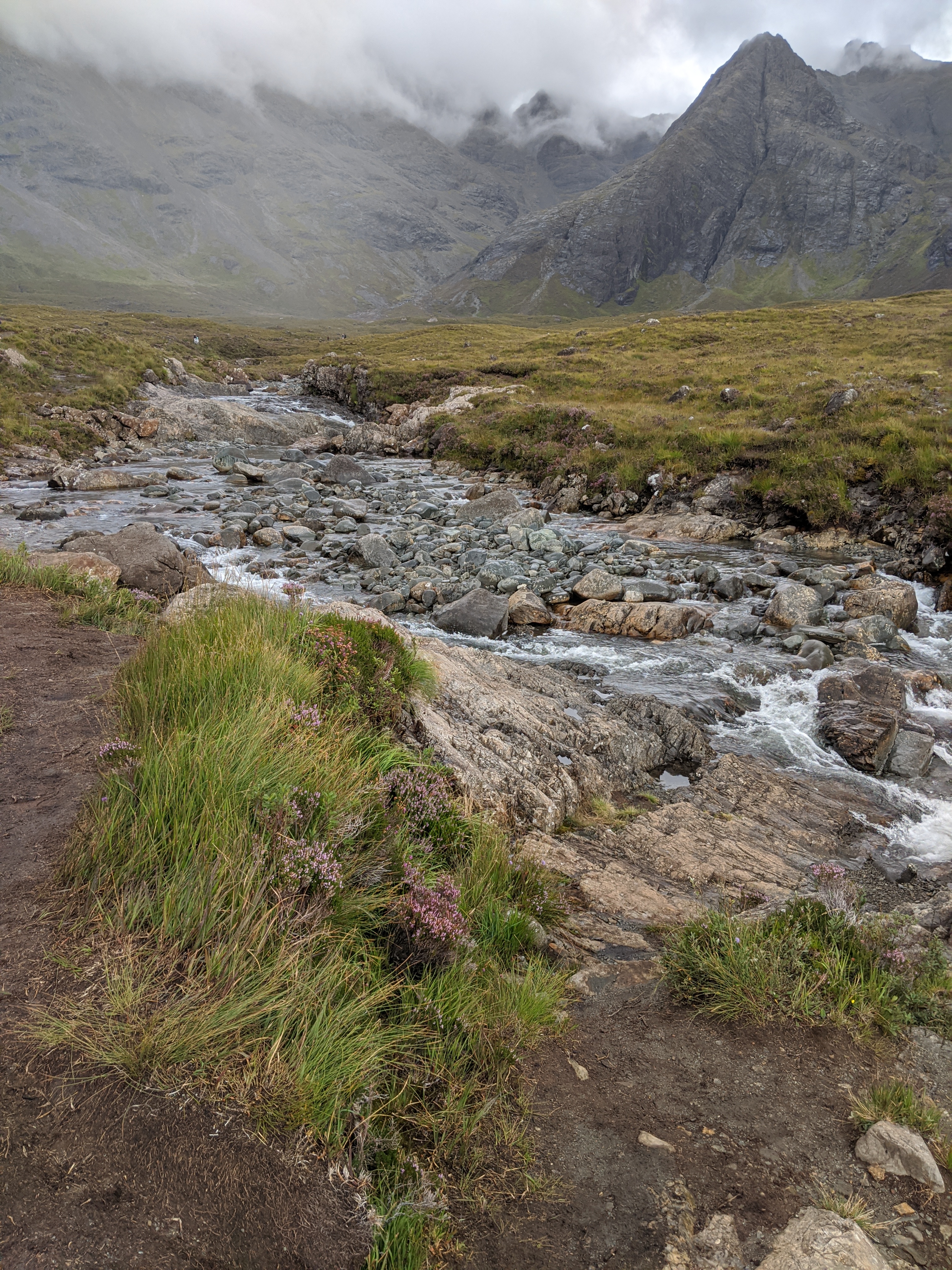 Les « fairy pools » en Écosse