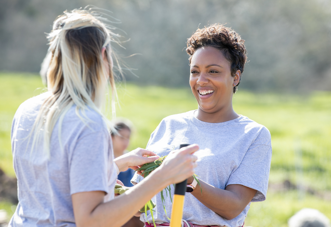 Women volunteering outside 