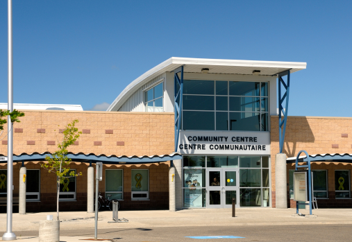 devant le centre communautaire Shilo (CRFM)