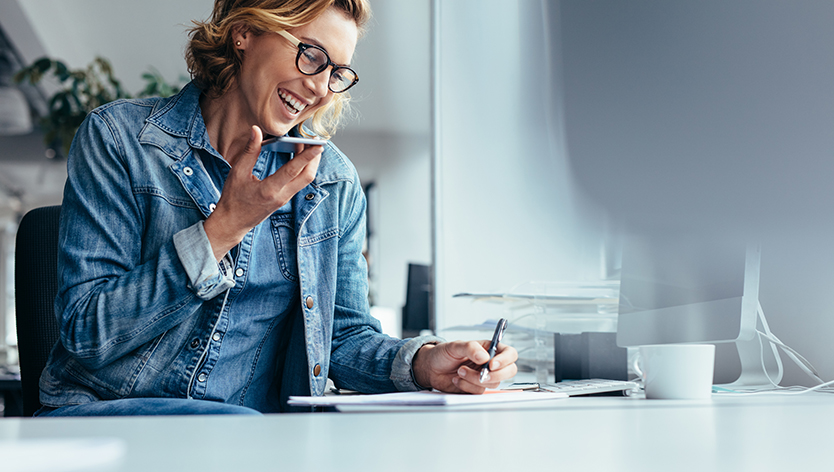 femme au bureau