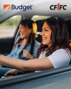 deux personnes au volant, logo Budget