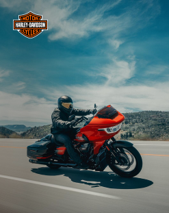 moto sur l'autoroute, logo Harley