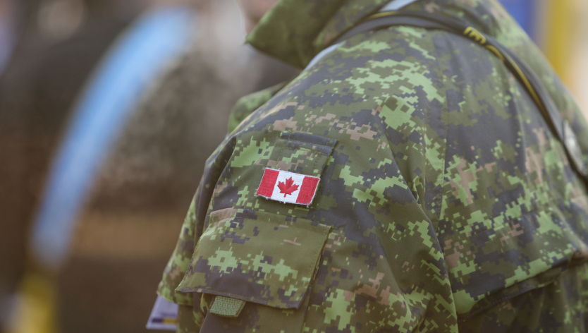 Membre des FAC en uniforme