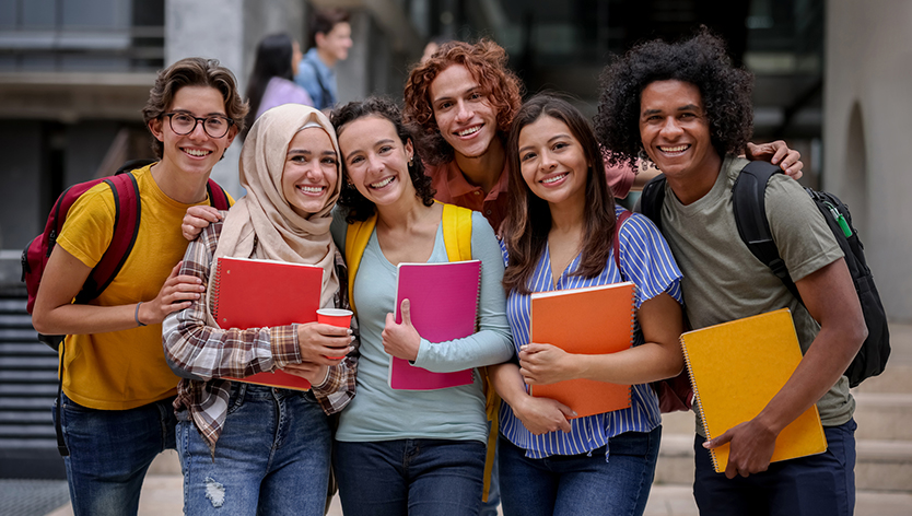 Groupe d'étudiants sur le campus