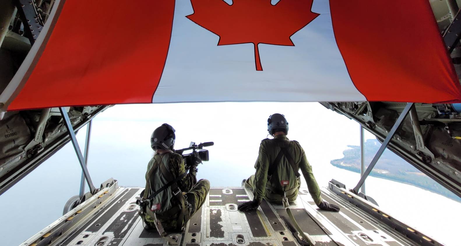 Soldats avec un drapeau Canadien