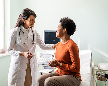 médecin avec une patiente