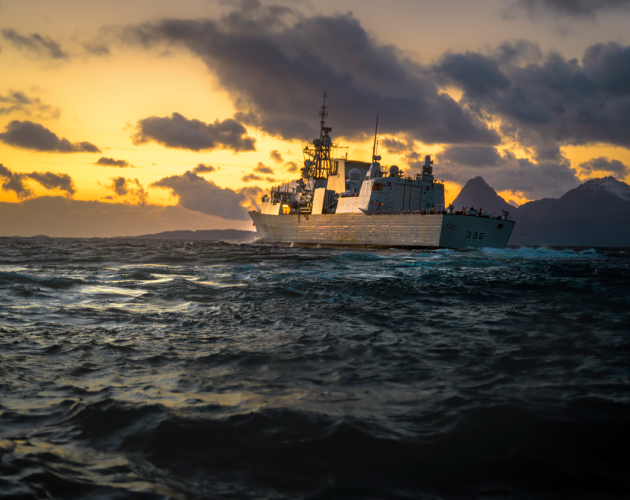 Un navire dans l'océan 
