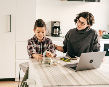 Une mère avec son fils