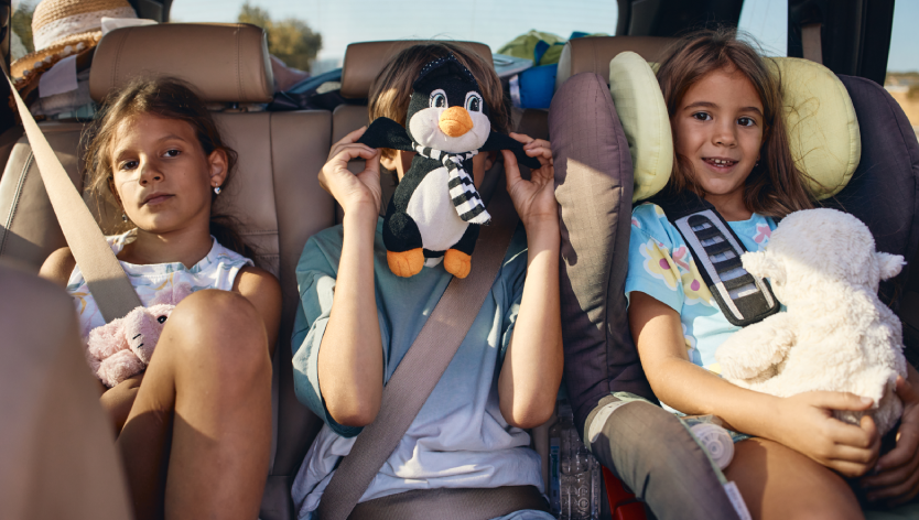 Des enfants dans une auto