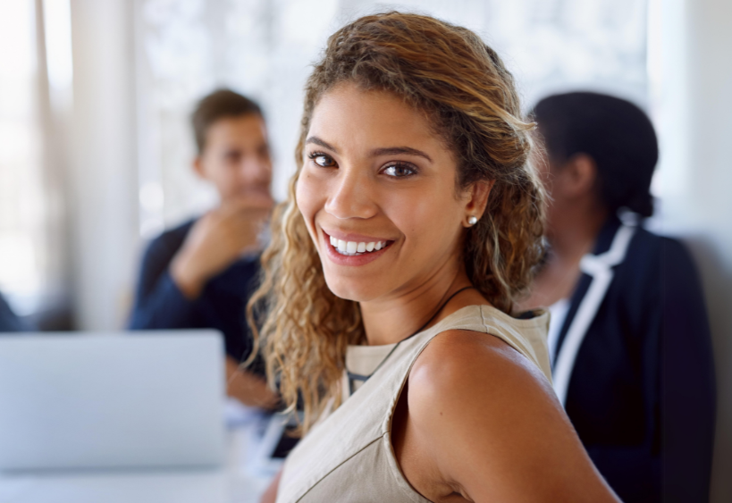 Femmes heureuses au travail