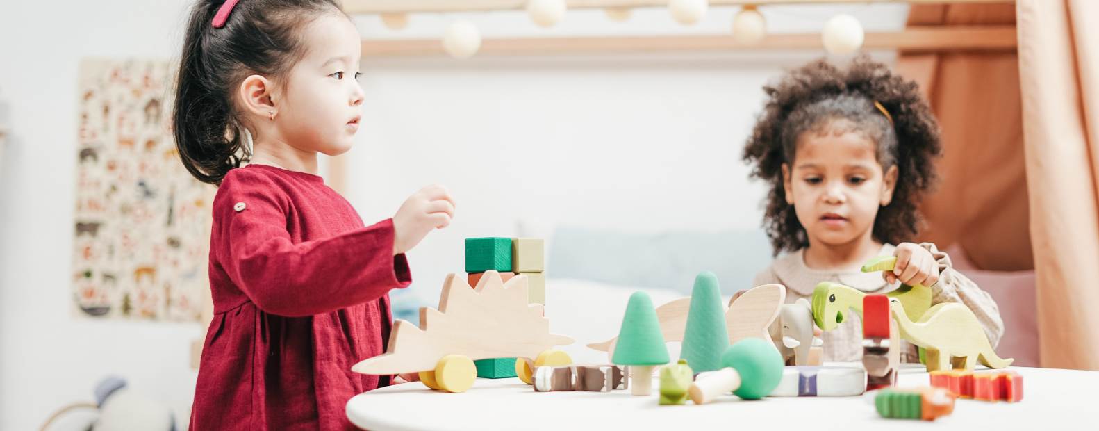 deux enfants qui jouent