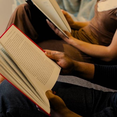 personnes qui lisent