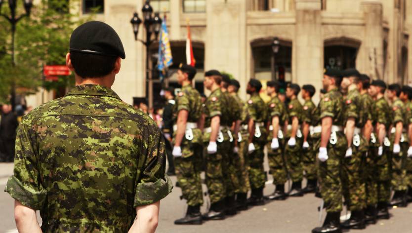 Soldat debout